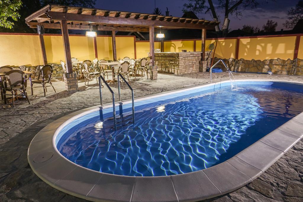 Amfora Hotel Palic Bagian luar foto