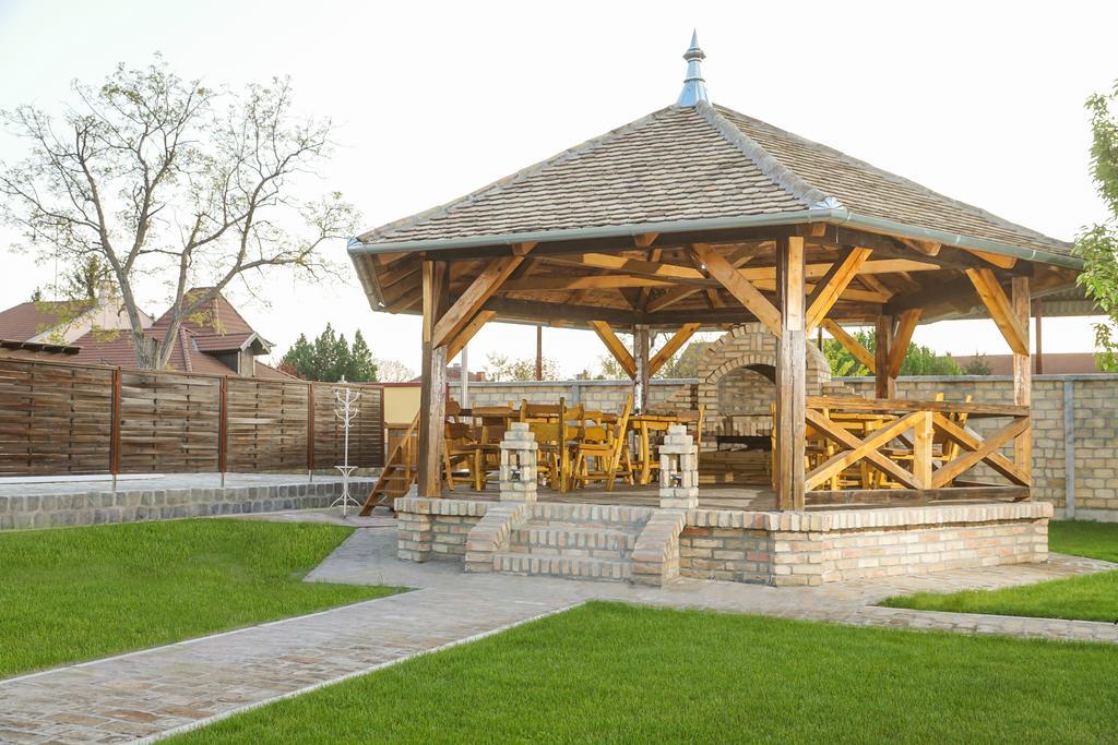 Amfora Hotel Palic Bagian luar foto